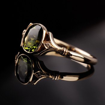pierścionek z zielonym turmalinem